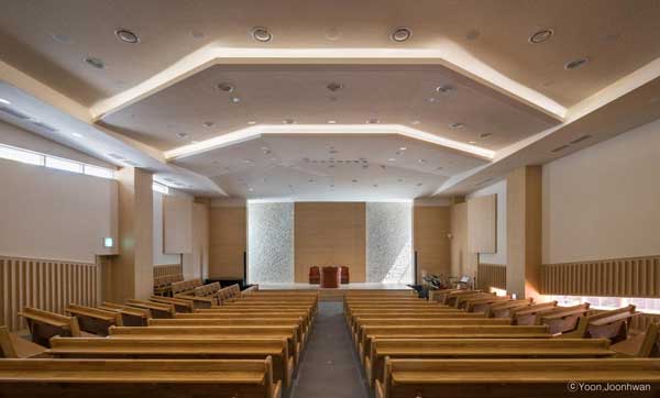 TBei Church interior 1